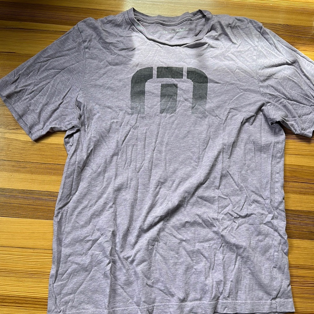 Men’s Travis Mathew - used short sleeve t-shirt